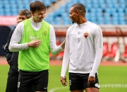 包含深圳佳兆业客场失利现状困扰，球队需及时调整的词条