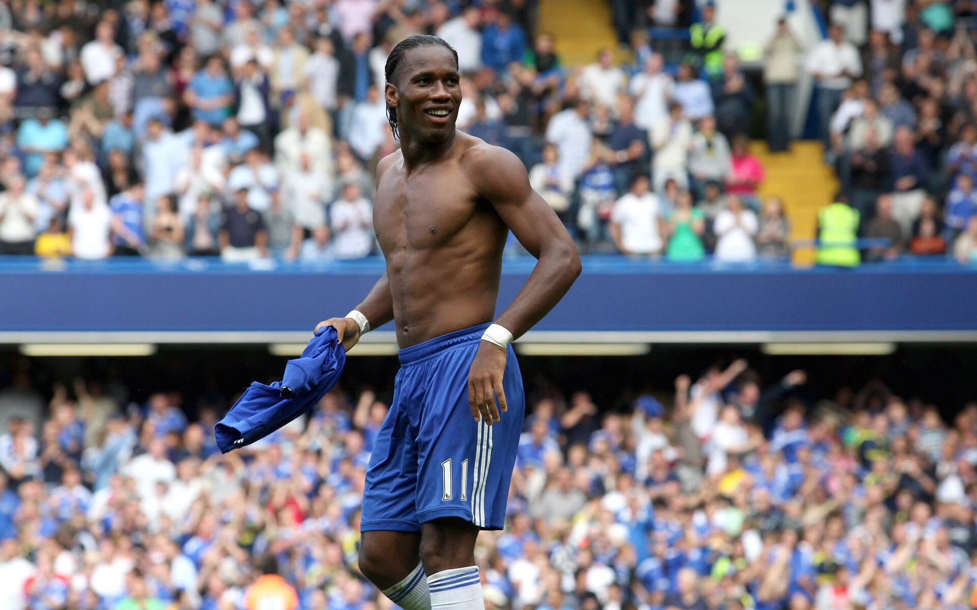 曼联观众热烈欢呼!,浓眉哥迎来五赛季出色发挥上演精彩一战